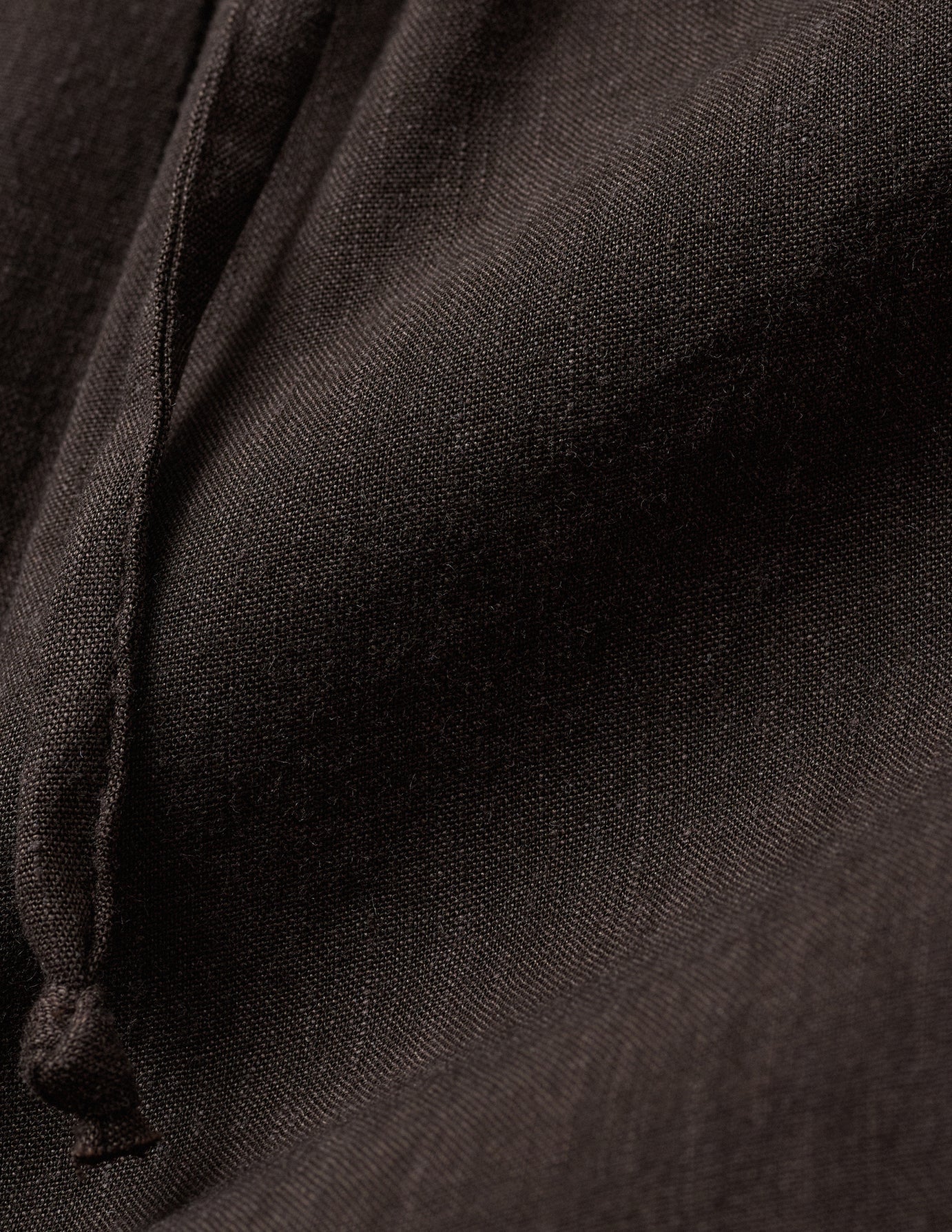 Conjunto de lino: camisa de manga corta color espresso y pantalones holgados