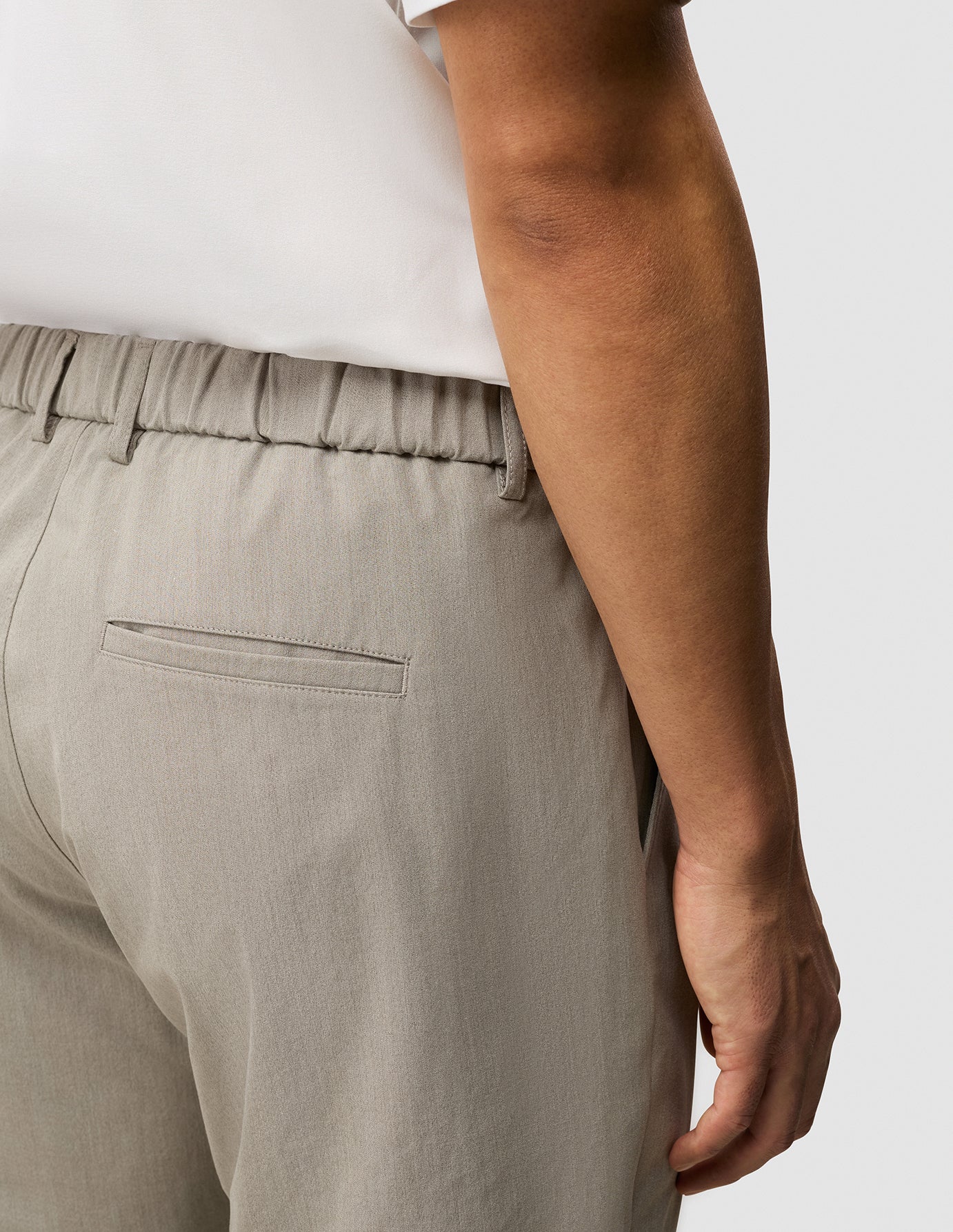 Pantalones elásticos Juan de color beige crudo