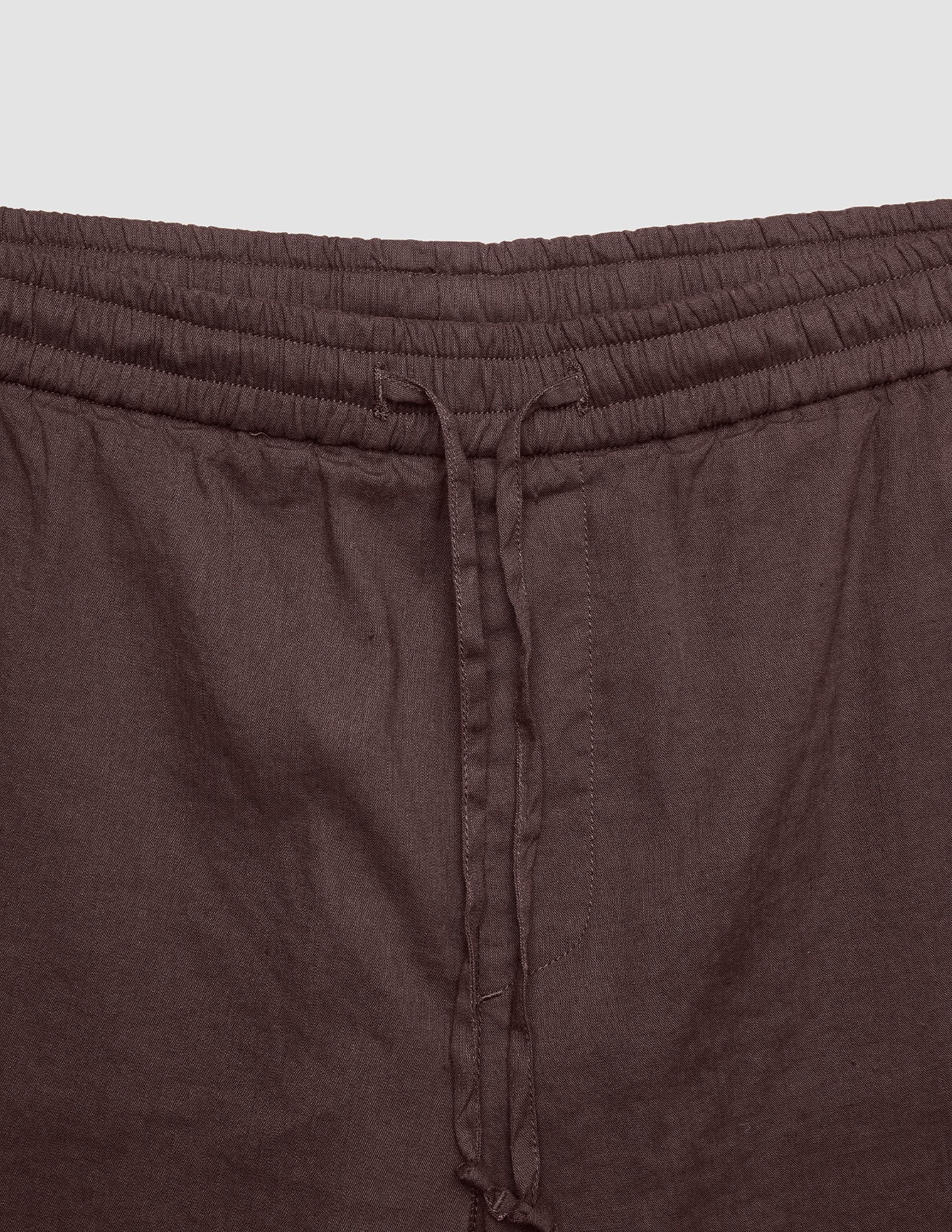 Pantalones de lino de alta calidad, color marrón oscuro