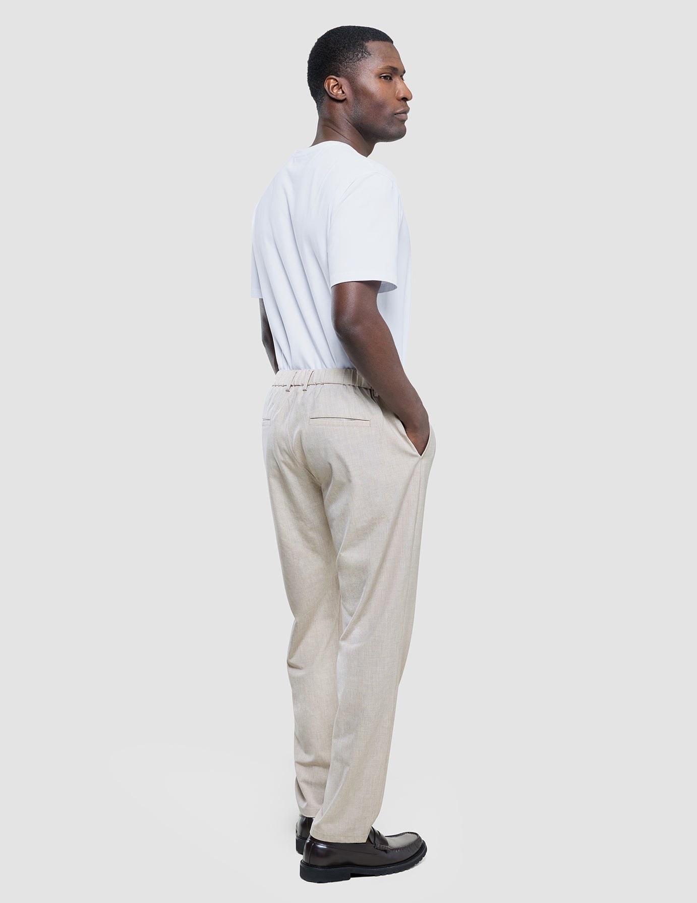 Pantalones elásticos Juan en color Beige concha