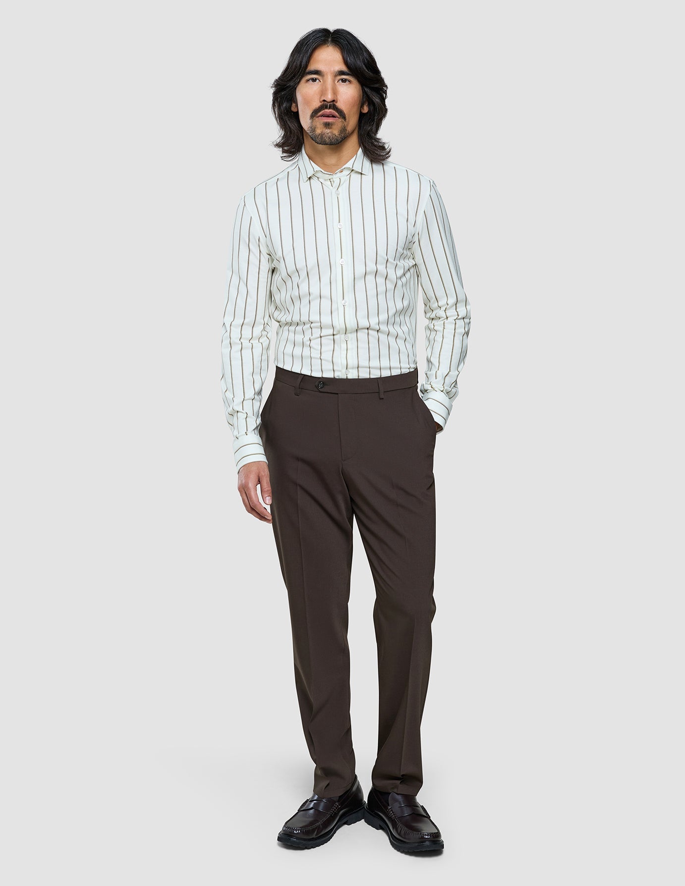 Traje de lana técnica, color marrón cacao