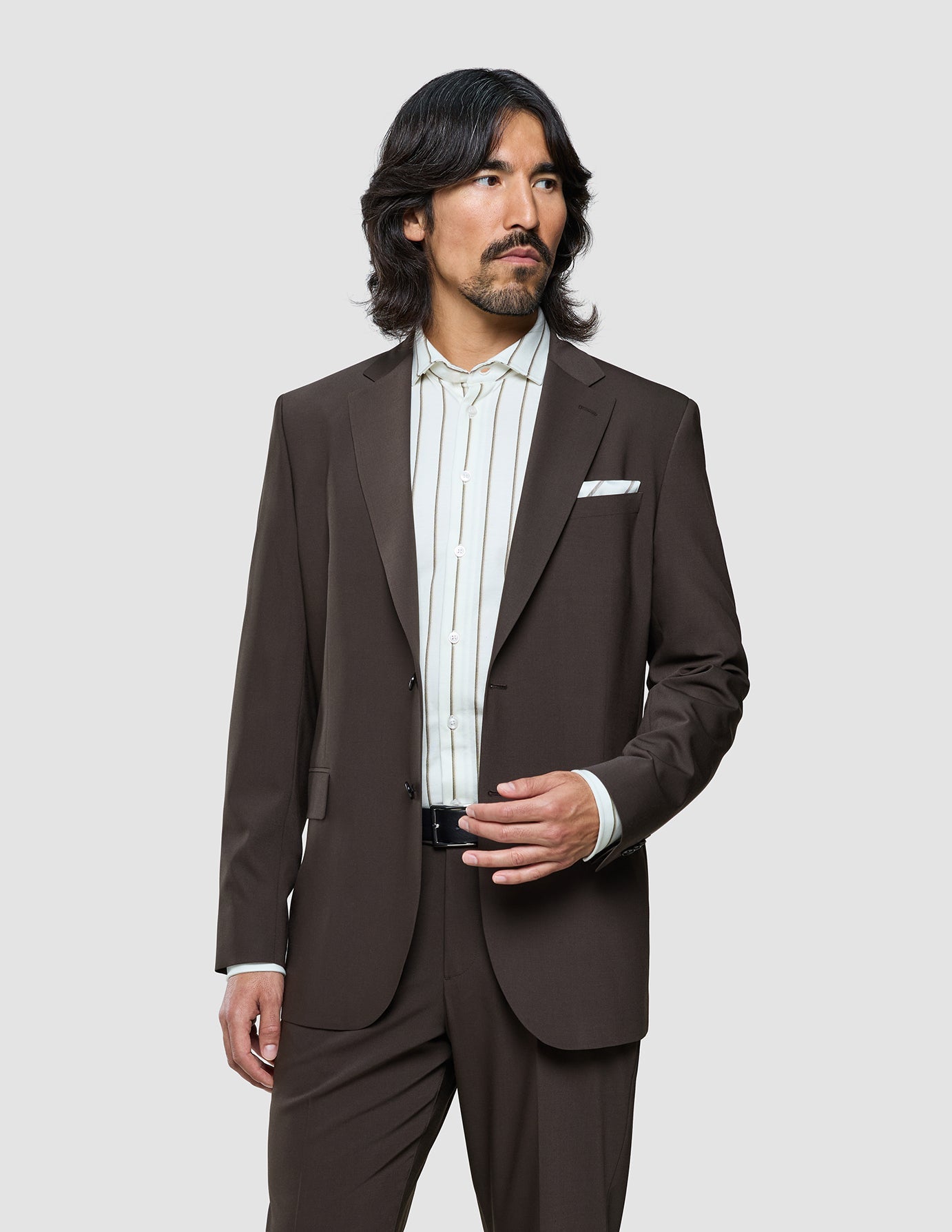 Traje de lana técnica, color marrón cacao