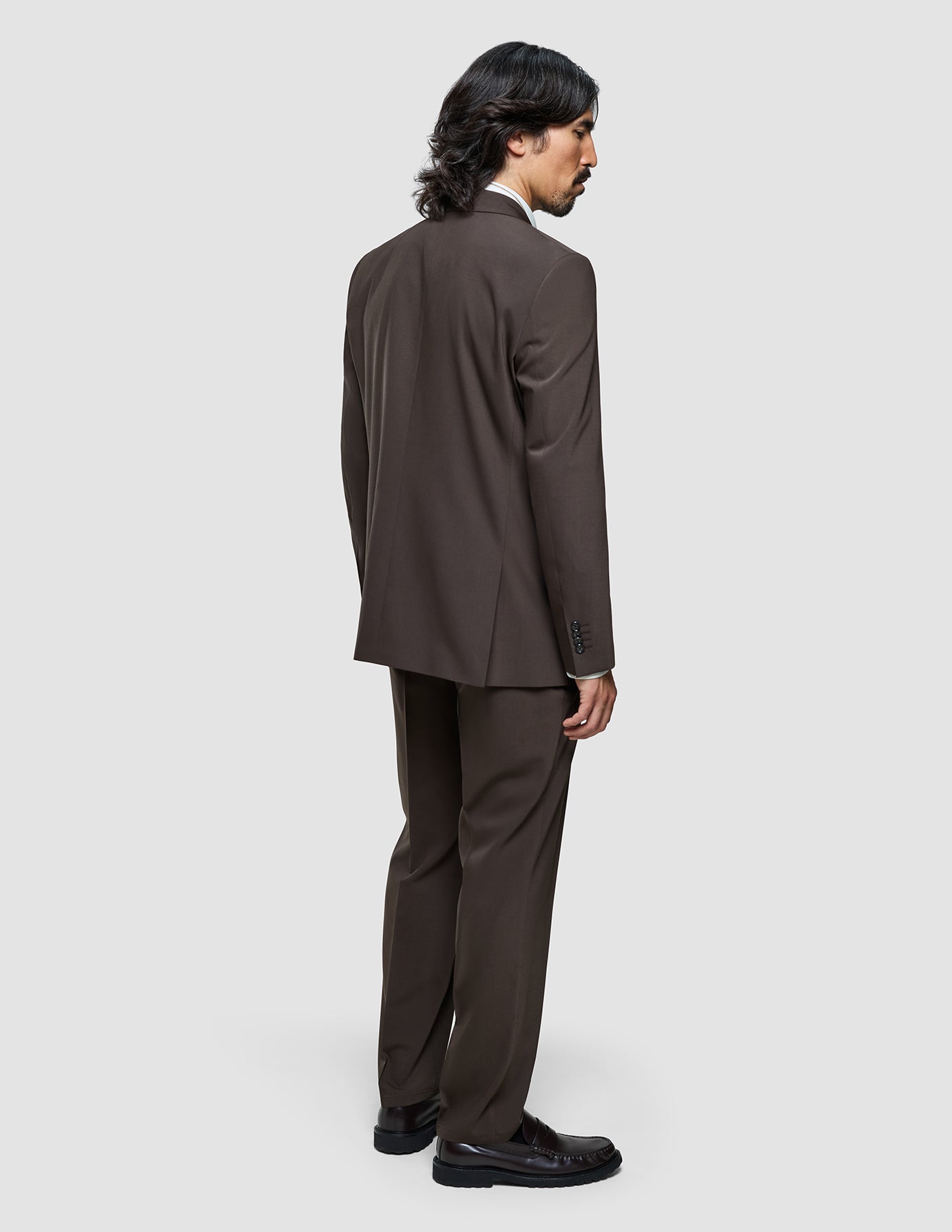 Traje de lana técnica, color marrón cacao