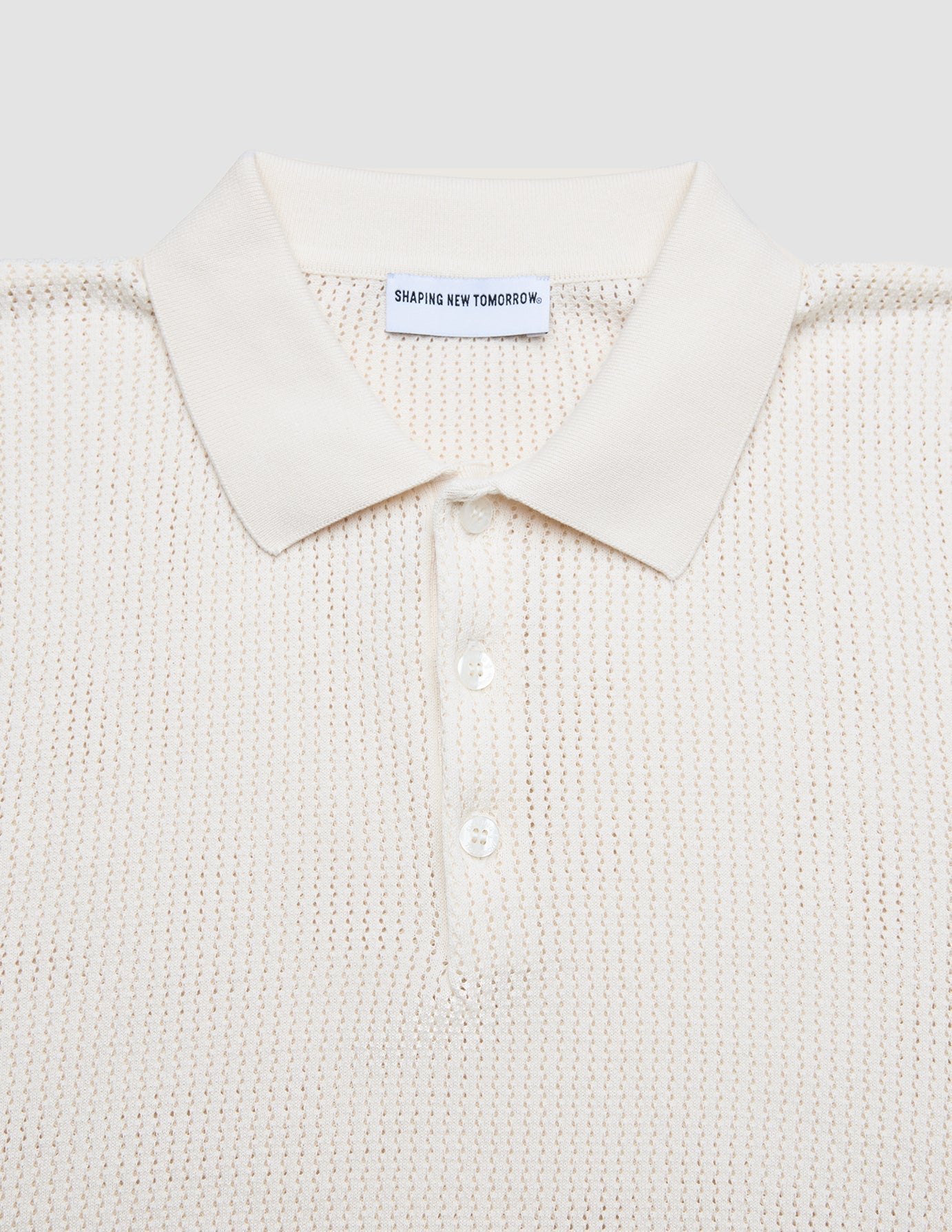 Polo de manga corta de punto texturizado, color crema