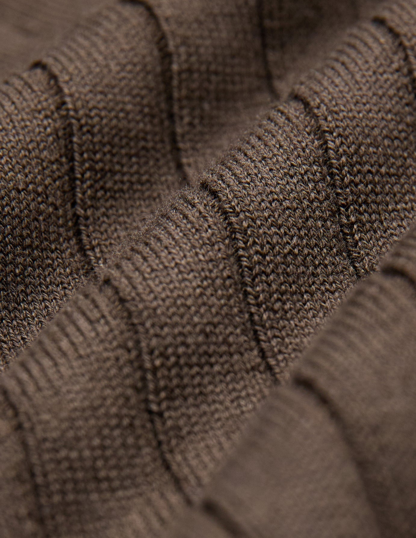Polo de punto de manga corta con cuello en V, Marrón oscuro